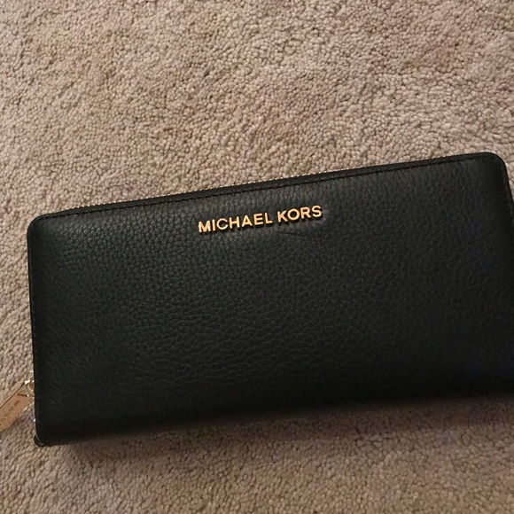 Brand NEW with tag. Jet set travel wristlet - Picture 2 of 5